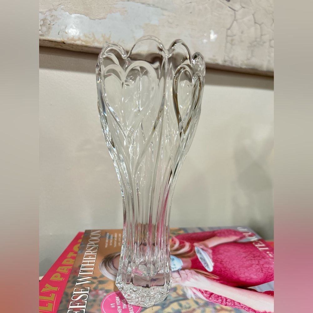 Vintage crystal vase with heart details